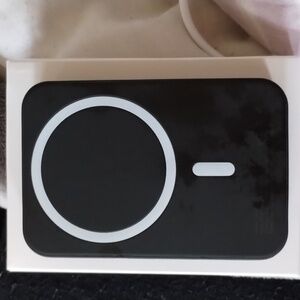 Apple x Nissan Magnetic Battery Pack Charger x2